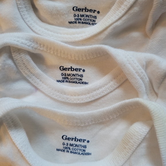 3 for $12 Gerber 0-3M Baby Onsies - Picture 4 of 4